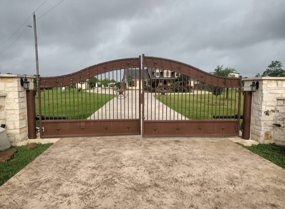 Portón arqueado, acabado óxido
